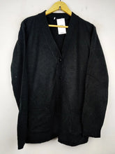 Buy online pre-used pre-loved 100% authentic & Original branded Unknown Brand (LS-7672) available in Pakistan. Top international brands avilable.